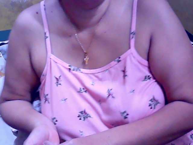 Carmela4u live cam on BongaCams