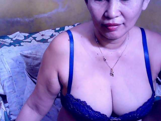 Carmela4u live cam on BongaCams