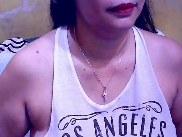 Carmela4u live cam on BongaCams