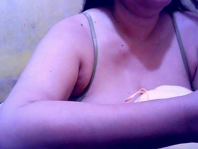 Carmela4u live cam on BongaCams