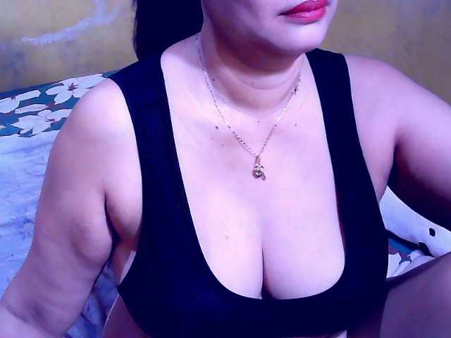 Carmela4u live cam on BongaCams
