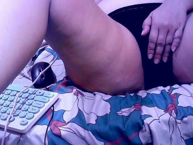 Carmela4u live cam on BongaCams