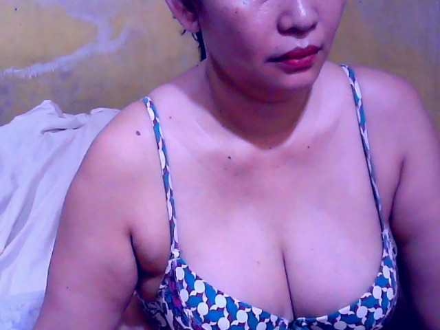 Carmela4u live cam on BongaCams