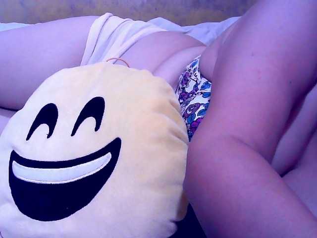 Carmela4u live cam on BongaCams