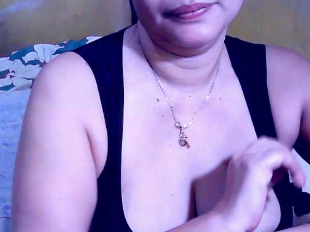 Carmela4u live cam on BongaCams