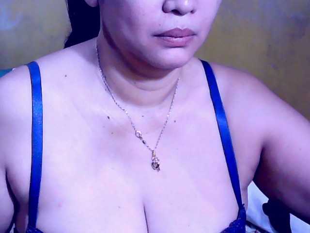 Carmela4u live cam on BongaCams