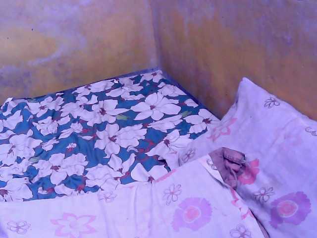 Carmela4u live cam on BongaCams