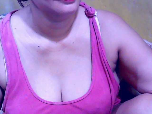 Carmela4u live cam on BongaCams