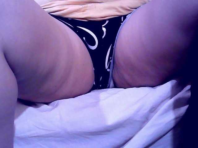 Carmela4u live cam on BongaCams