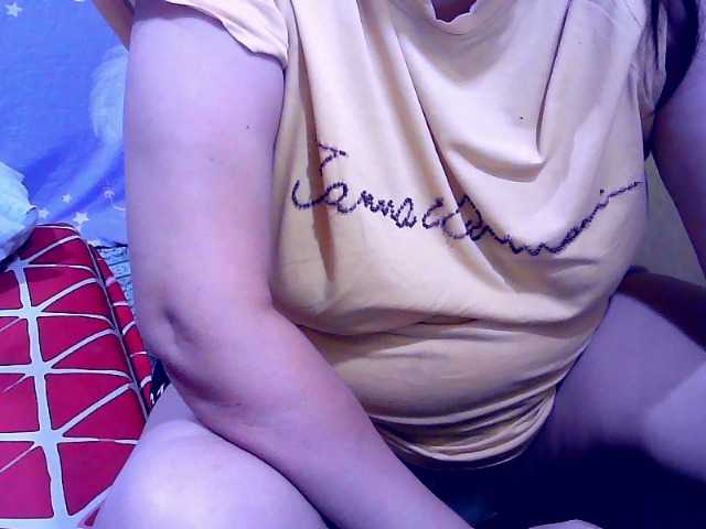 Carmela4u live cam on BongaCams