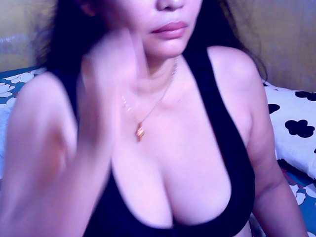 Carmela4u live cam on BongaCams