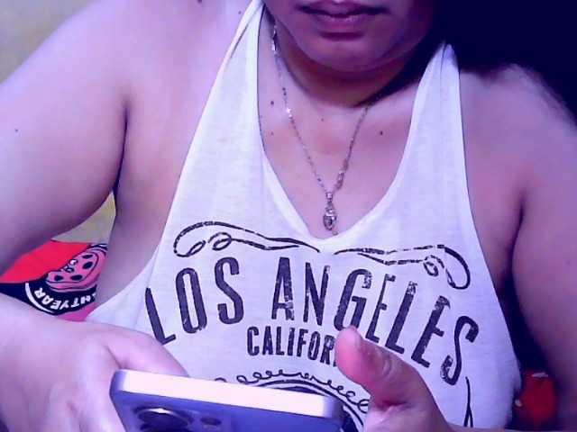 Carmela4u live cam on BongaCams