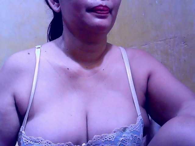 Carmela4u live cam on BongaCams
