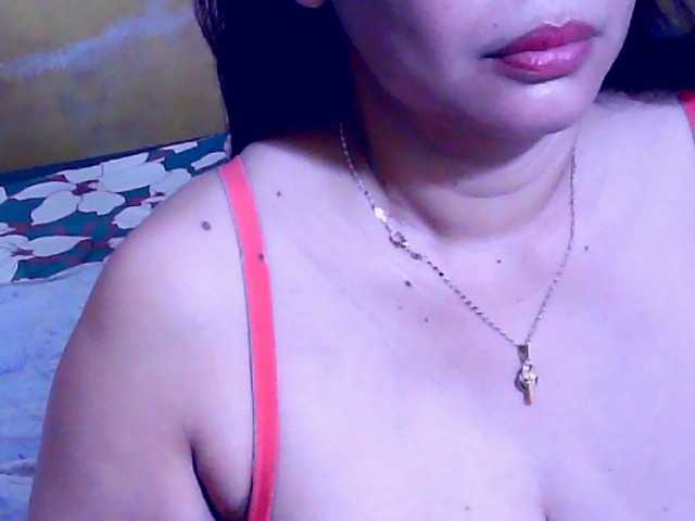 Carmela4u live cam on BongaCams