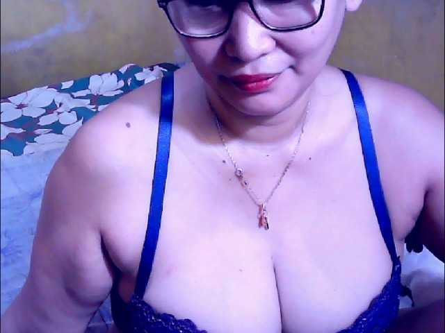 Carmela4u live cam on BongaCams