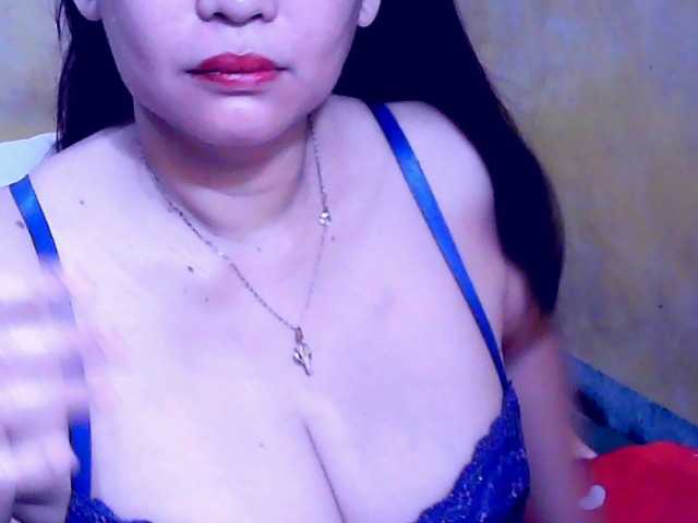 Carmela4u live cam on BongaCams