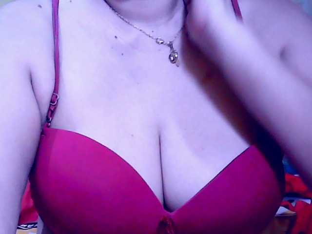 Carmela4u live cam on BongaCams