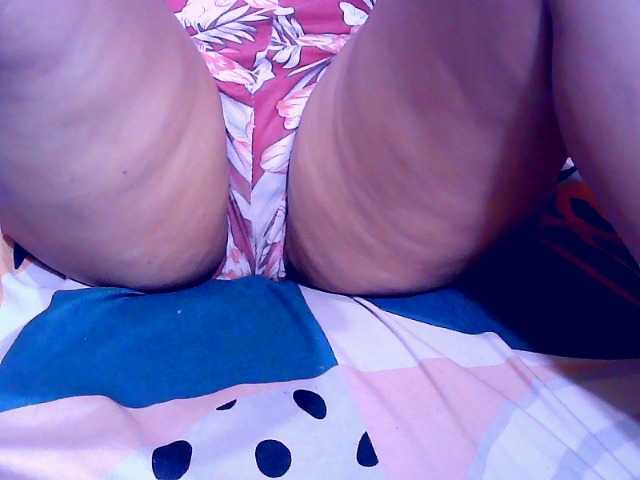 Carmela4u live cam on BongaCams