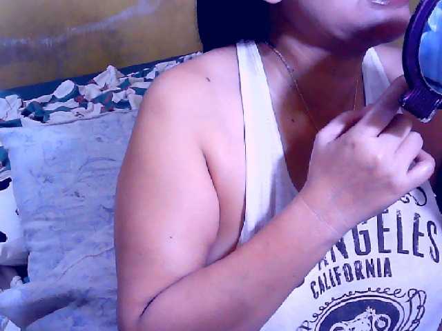 Carmela4u live cam on BongaCams