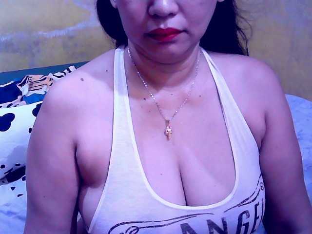Carmela4u live cam on BongaCams