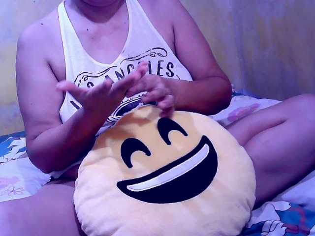 Carmela4u live cam on BongaCams