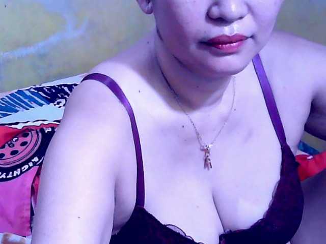 Carmela4u live cam on BongaCams