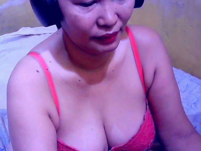 Carmela4u live cam on BongaCams