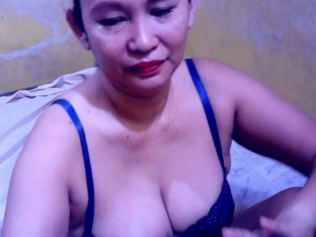 Carmela4u live cam on BongaCams