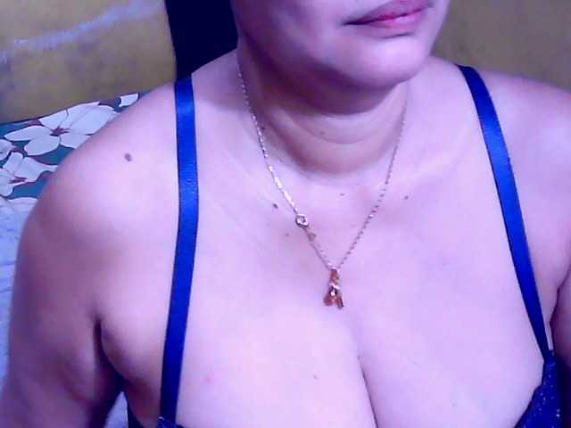 Carmela4u live cam on BongaCams