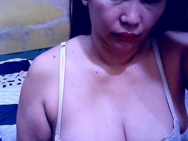 Carmela4u live cam on BongaCams