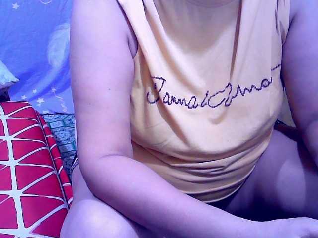 Carmela4u live cam on BongaCams