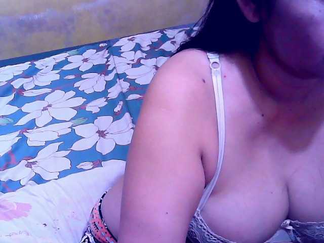 Carmela4u live cam on BongaCams
