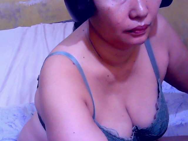 Carmela4u live cam on BongaCams