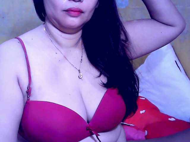 Carmela4u live cam on BongaCams
