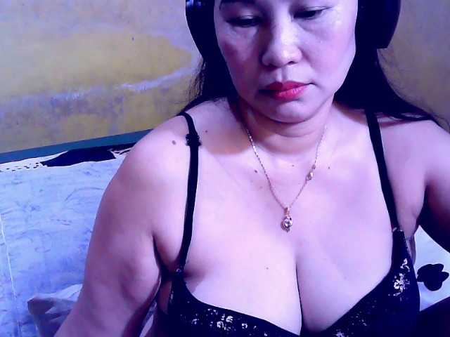 Carmela4u live cam on BongaCams
