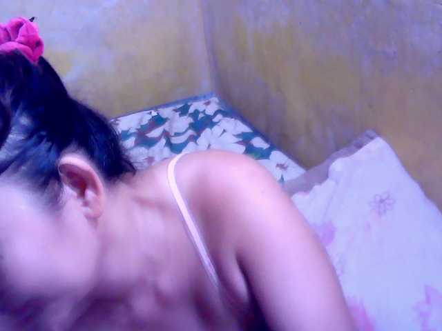Carmela4u live cam on BongaCams