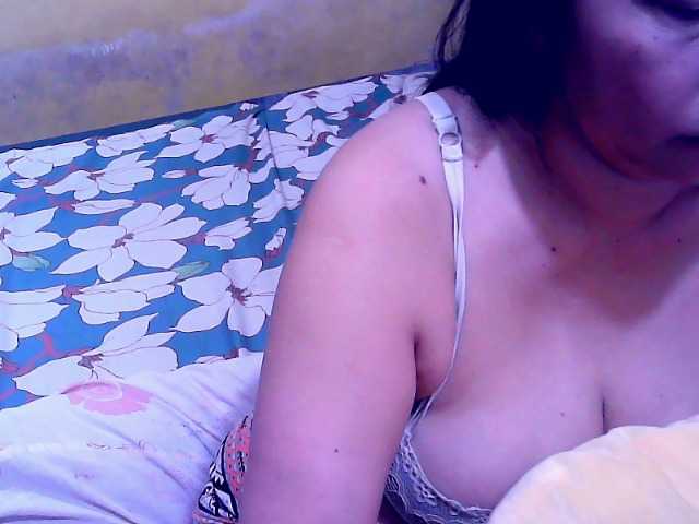 Carmela4u live cam on BongaCams