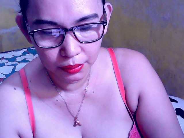 Carmela4u live cam on BongaCams