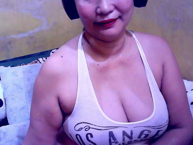 Carmela4u live cam on BongaCams