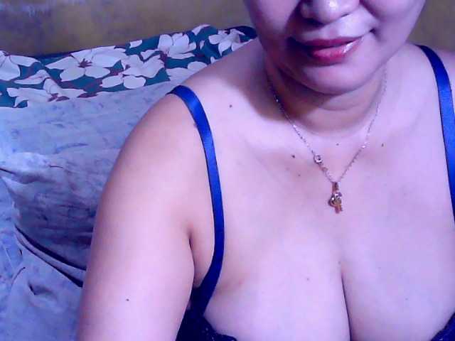 Carmela4u live cam on BongaCams