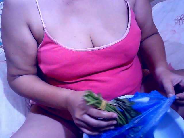 Carmela4u live cam on BongaCams