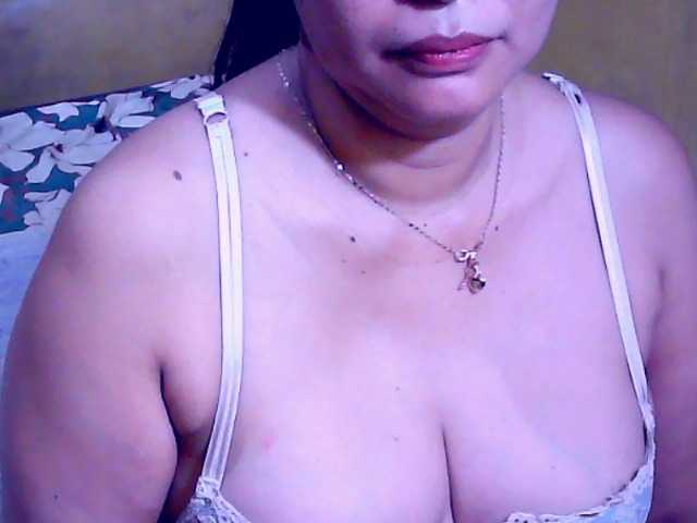 Carmela4u live cam on BongaCams