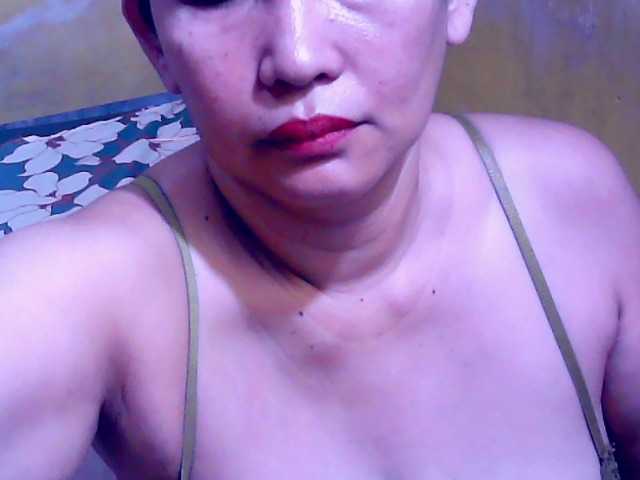 Carmela4u live cam on BongaCams