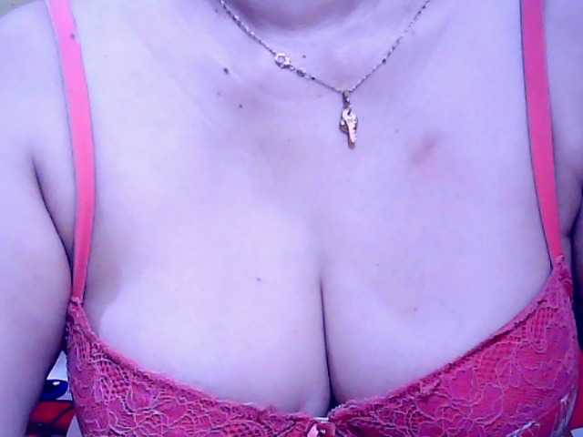Carmela4u live cam on BongaCams
