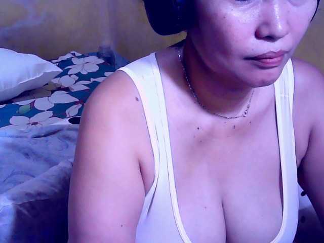 Carmela4u live cam on BongaCams