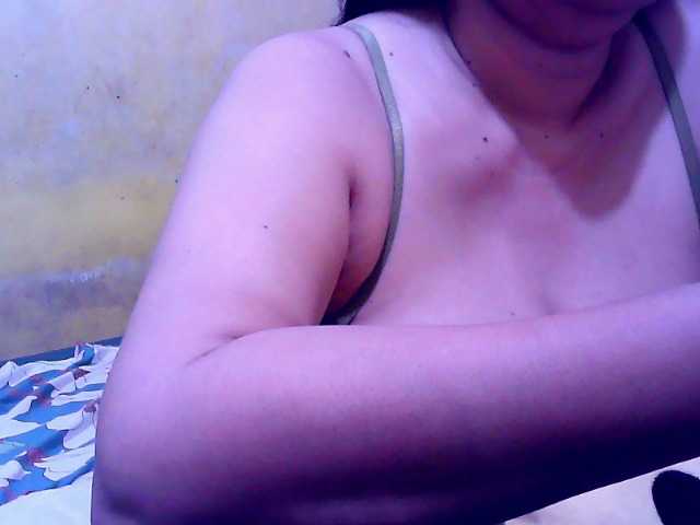 Carmela4u live cam on BongaCams