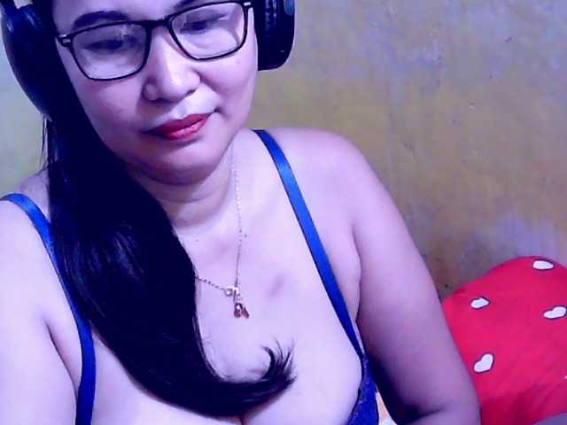 Carmela4u live cam on BongaCams