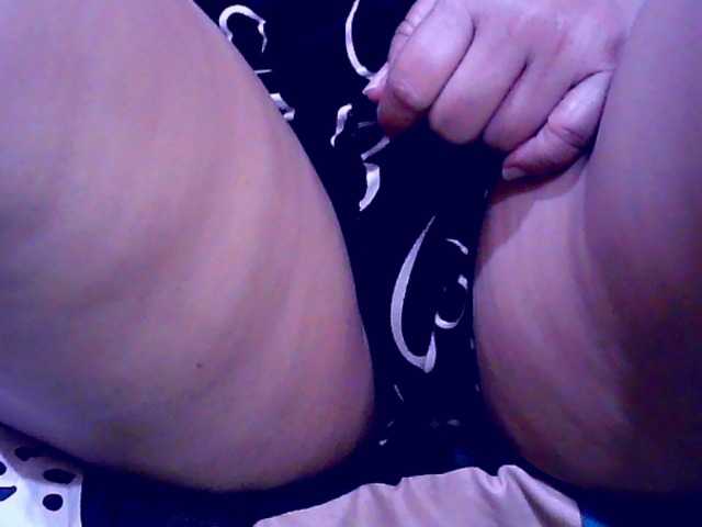Carmela4u live cam on BongaCams