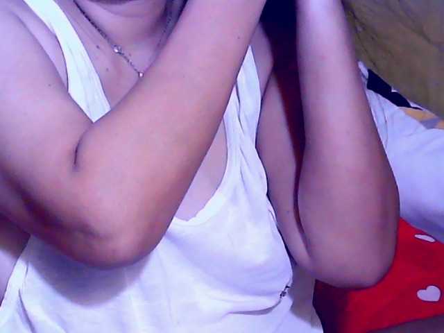 Carmela4u live cam on BongaCams