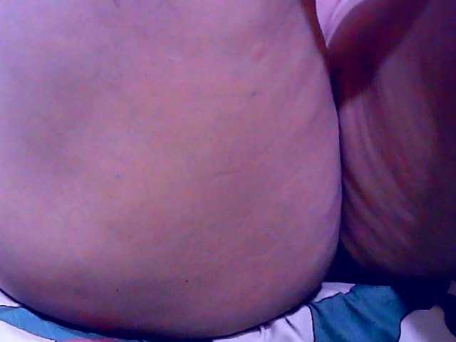 Carmela4u live cam on BongaCams